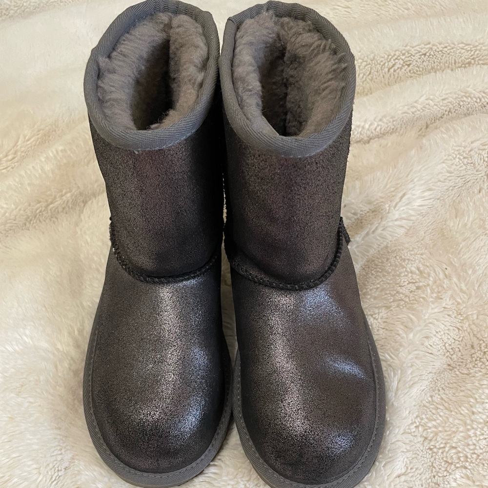 Black glitter Uggs. Girls size 3. Worn twice